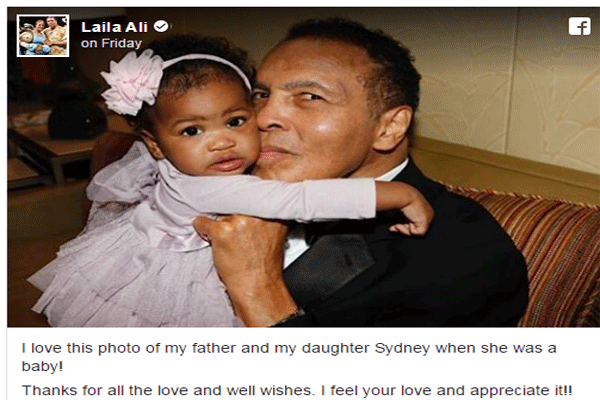 ليلى ابنة محمد علي كلاي تنعي والدها على فايسبوك بصورة له مع حفيدته