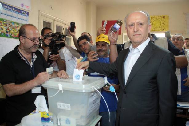 انتخابات لبنان البلدية تظهر اعتراضًا شعبيًا على اداء الحريري