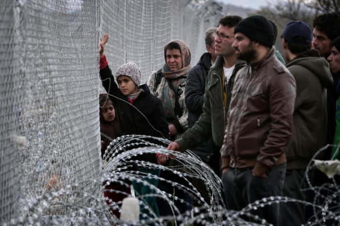 اليونان تصدر أول قرار بإعادة طالب لجوء سوري إلى تركيا