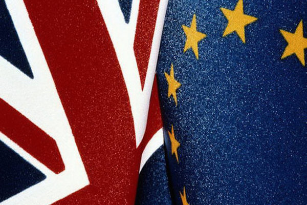 ميركل: بريطانيا ستكون أقوى داخل الاتحاد الاوروبي