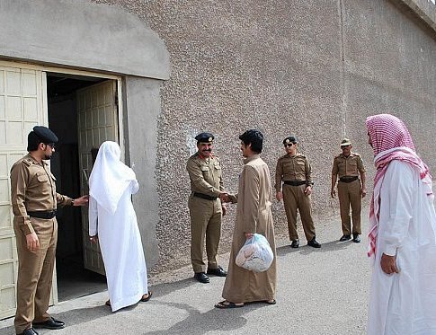 بمناسبة رمضان… العفو عن 255 سجينا بالسعودية كدفعة اولى