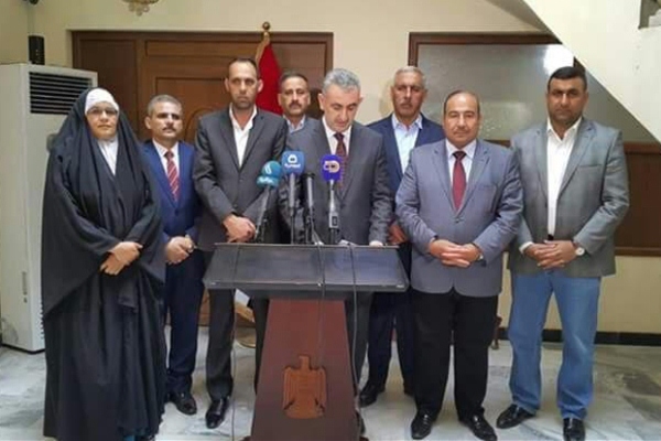 محافظ الانبار وعدد من اعضاء حكومتها المحلية خلال اعلان التحقيق بالمفقودين في الصقلاوية
