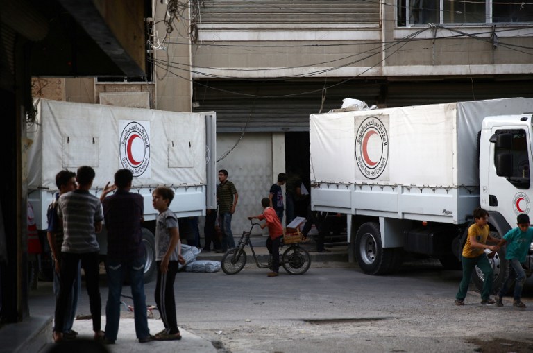 دخول قافلة انسانية الى الحولة وسط سوريا