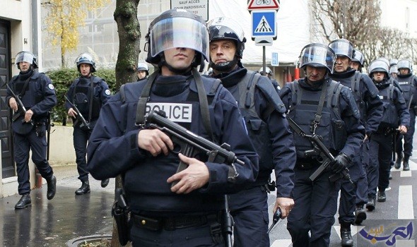 توقيف شخصين في اطار التحقيق في قتل شرطي في فرنسا 