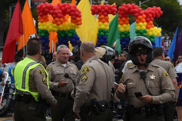 اعتقال مسلح في لوس انجليس أراد مهاجمة مسيرة للمثليين