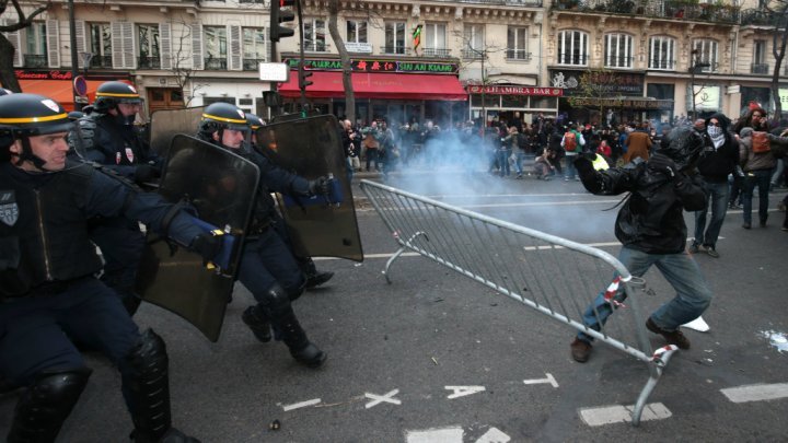 إحراق سيارات في باريس بعد تظاهرة مناهضة للحكومة
