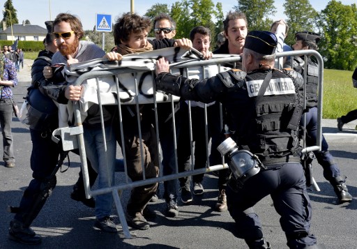 احتمال منع التظاهر يثير تحفظات في فرنسا