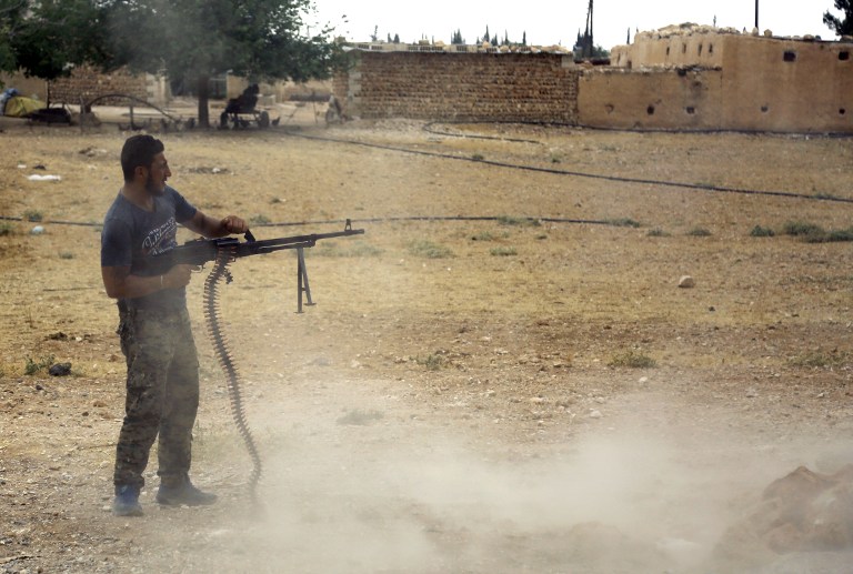 قرى ريف منبج السورية تشهد على اعنف المعارك ضد داعش