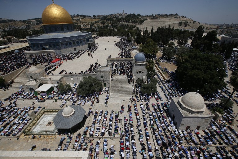 اسرائيل تجيز لـ300 فلسطيني من غزة الصلاة في القدس