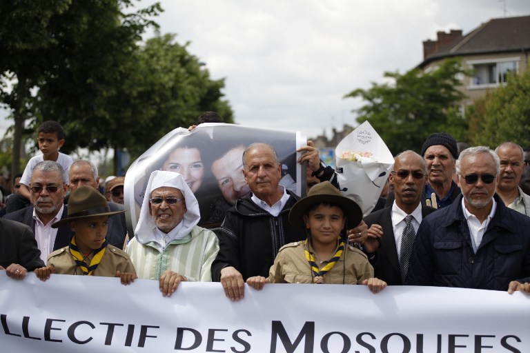 مسيرات لجمعيات اسلامية في فرنسا تكريما للشرطي القتيل