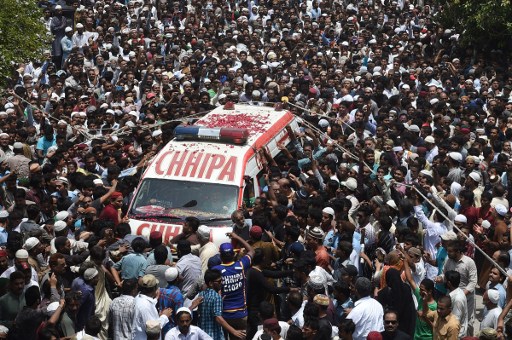 جنازة حاشدة للمنشد الصوفي الباكستاني الشهير أمجد صابري
