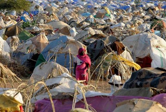 مقتل أربعة اشخاص في هجوم على مخيم للنازحين في دارفور