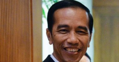 رئيس أندونيسيا يزور على بارجة حربية جزر بلاده في بحر الصين