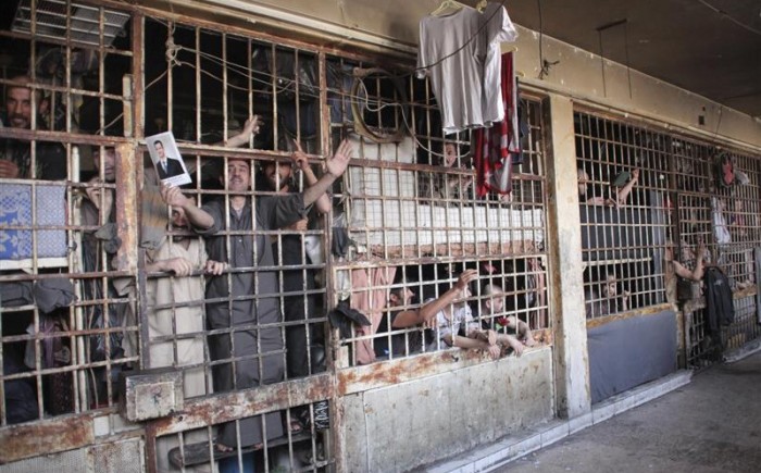 بريطانيا مهتمة بملف معتقلي سجون نظام الأسد