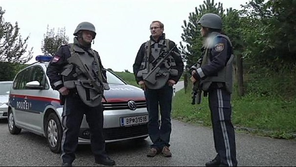 النمسا تعتقل ثلاثة طالبي لجوء للاشتباه بصلتهم ب