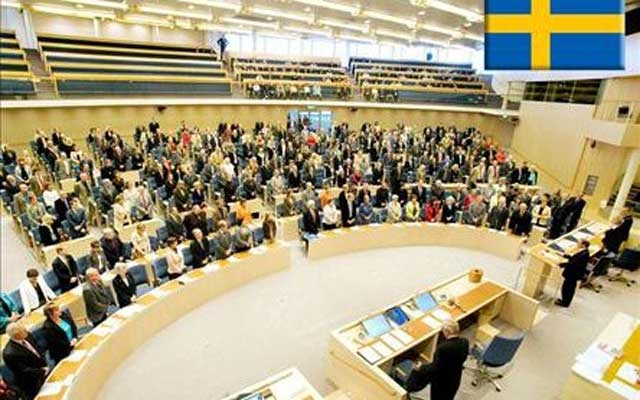 السويد تشدد شروط اللجوء