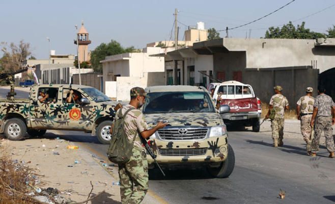 ثلاثون قتيلا في انفجار مخزن للسلاح قرب العاصمة الليبية