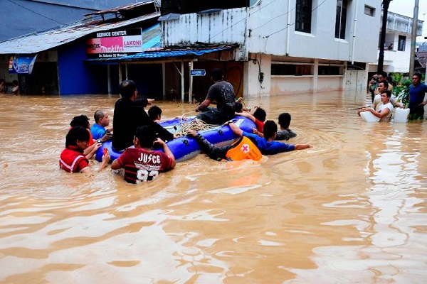 47 قتيلا حصيلة ضحايا الفيضانات وانزلاقات التربة في اندونيسيا