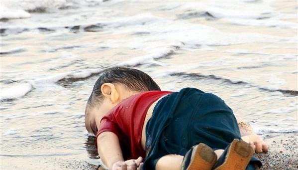 تخريب جدارية في المانيا للطفل السوري الذي غرق قبالة تركيا