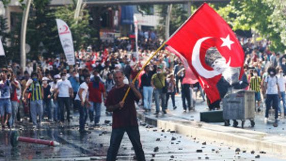 الشرطة تفرق بالقوة تظاهرة مناهضة للاسلاميين في اسطنبول