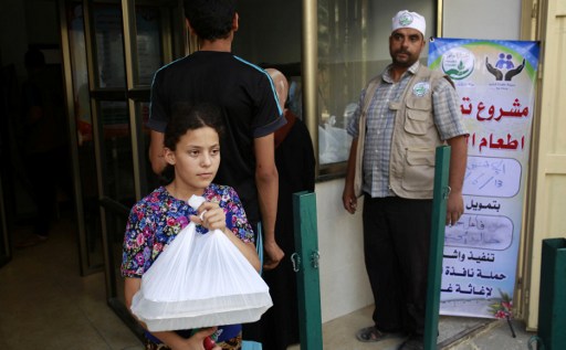 فلسطينيو غزة يحيون التكية لاطعام الفقراء في رمضان