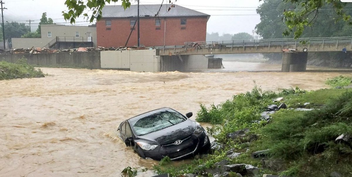 اوباما يعلن حال الكارثة الطبيعية بعد فيضانات فيرجينيا