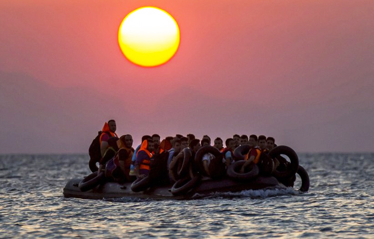 وفاة عشر نساء في غرق قارب للاجئين في المتوسط