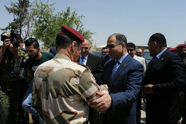 سليم الجبوري رئيس البرلماني العراقي وقائد عمليات الموصل اثناء زيارته قضاء مخمور