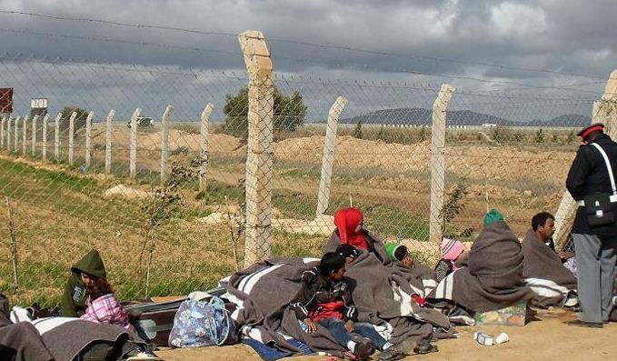 وضع عشرات آلاف السوريين العالقين على الحدود الاردنية يتفاقم