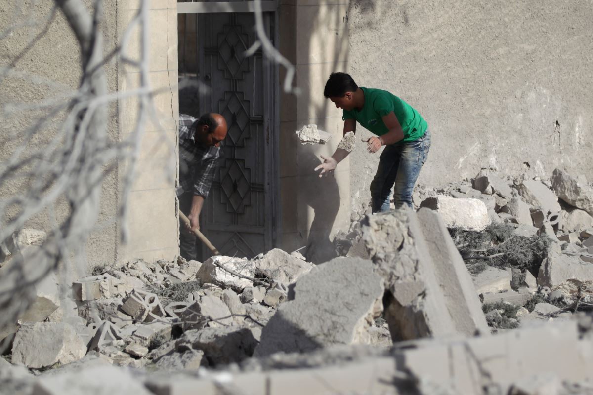 ارتفاع حصيلة قصف على بلدة في شرق سوريا الى 82