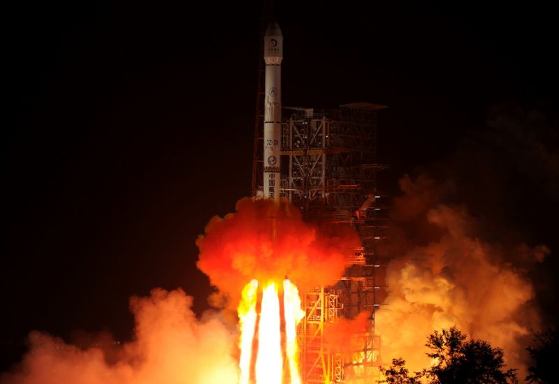 الصين تطلق صاروخها الجديد 