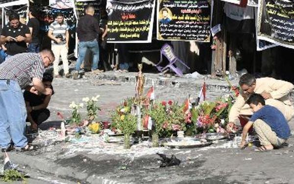 شموع وورود في صباح عيد الكرادة احياء لضحايا انفجارها