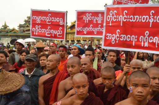 بورما: بوذيون يحتجون على قرار يعترف باقلية الروهينغيا