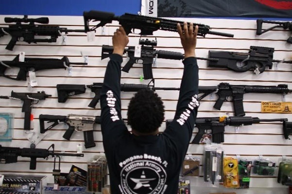 النواب الأميركي سيدرس اجراء ضد بيع الاسلحة النارية