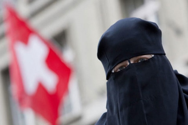 حظر النقاب يبدأ في (تشينو) السويسري