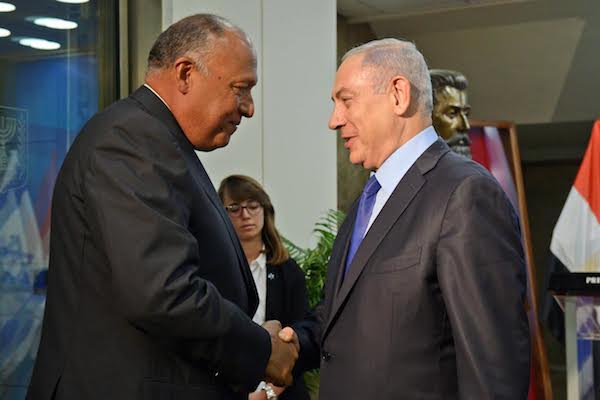  وزير الخارجية المصري سامح شكري مع رئيس الوزراء الإسرائيلي بنيامين نتنياهو 