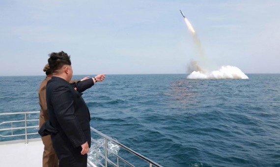 كوريا الشمالية تختبر اطلاق صاروخ بالستي من غواصة