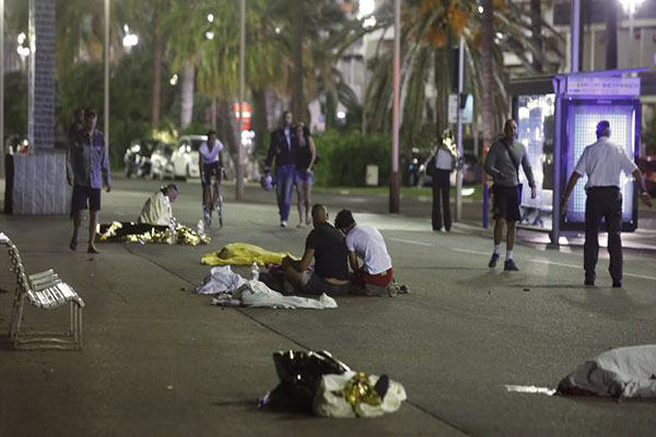 عشرات القتلى الذين قضوا دهسًا في مدينة نيس الفرنسية