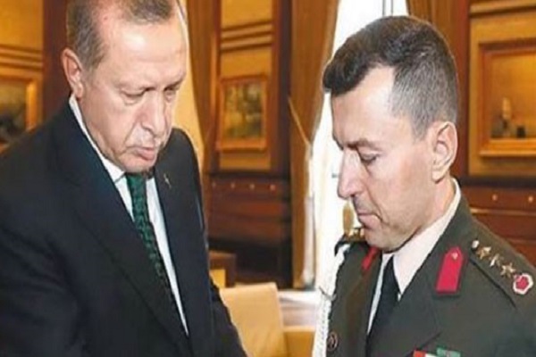 اردوغان مع كبير مستشاريه علي يازجي