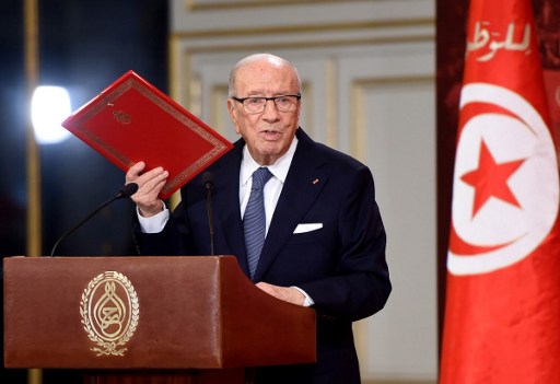 تونس تمدد العمل بحال الطوارئ شهرين