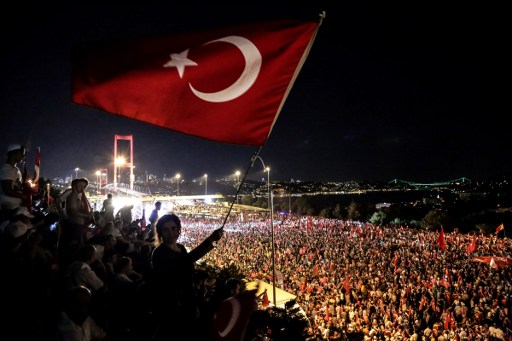 السلطات التركية تعتقل نحو 300 من عناصر الحرس الرئاسي