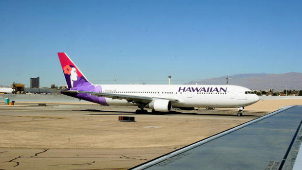 طائرة تابعة لخطوط هاواي تحط اضطراريا في طوكيو