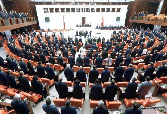 البرلمان التركي يقر حالة الطوارئ