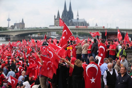 تظاهرة لانصار اردوغان في المانيا في اجواء متوترة