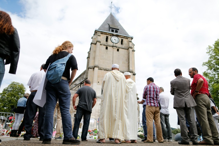 فرنسا تواصل تكريم الكاهن المذبوح والتحقيقات تحقق تقدمًا