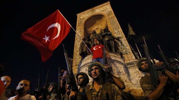 الشرطة التركية تفتش ثلاث محاكم في اسطنبول