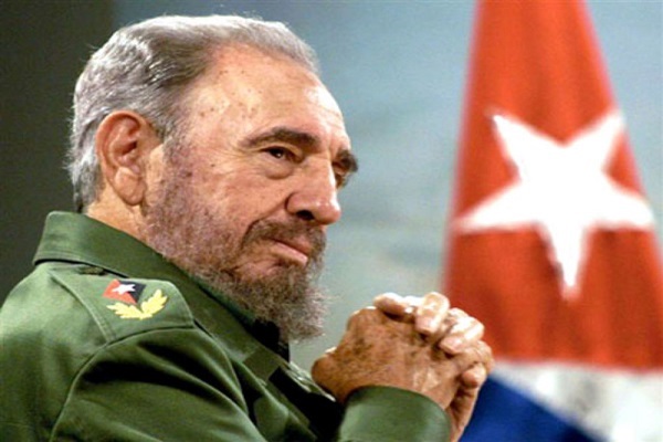 زعيم الثورة الكوبية فيدل كاسترو