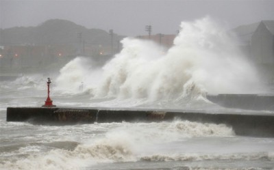 قتيل وستين جريحًا جراء إعصار في اليابان