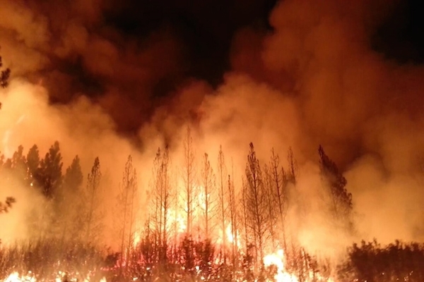 حريق كاليفورنيا يواصل تمدده المدمر
