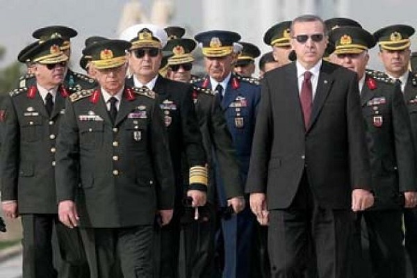 اردوغان يتقدم جنرالات الجيش